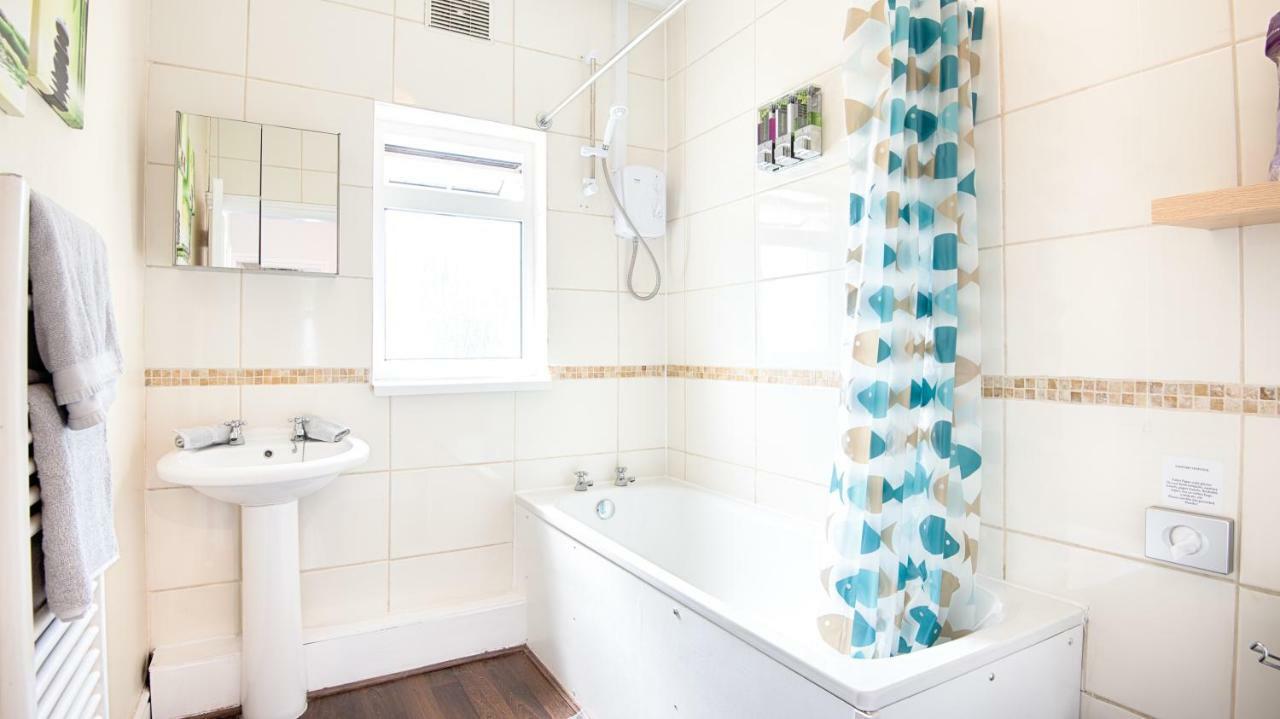 Off Road Parking, Garden, Tv In Every Room Swansea Exterior foto