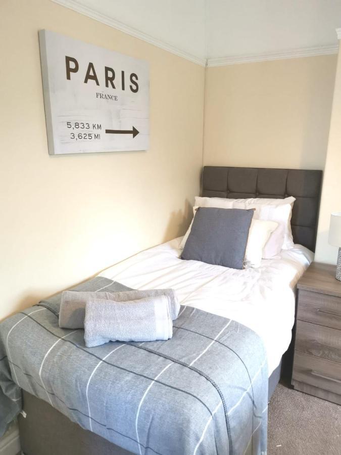 Off Road Parking, Garden, Tv In Every Room Swansea Exterior foto